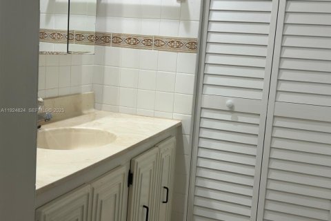 Condominio en venta en Lauderhill, Florida, 3 dormitorios, 137.77 m2 № 1983076 - foto 22
