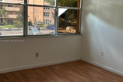 Condominio en venta en Lauderhill, Florida, 3 dormitorios, 137.77 m2 № 1983076 - foto 13