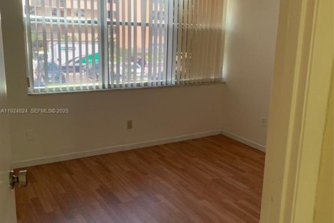 Condominio en venta en Lauderhill, Florida, 3 dormitorios, 137.77 m2 № 1983076 - foto 8