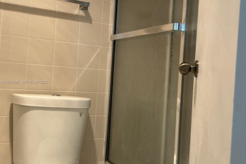 Condominio en venta en Lauderhill, Florida, 3 dormitorios, 137.77 m2 № 1983076 - foto 18