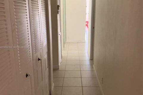 Condominio en venta en Lauderhill, Florida, 3 dormitorios, 137.77 m2 № 1983076 - foto 28