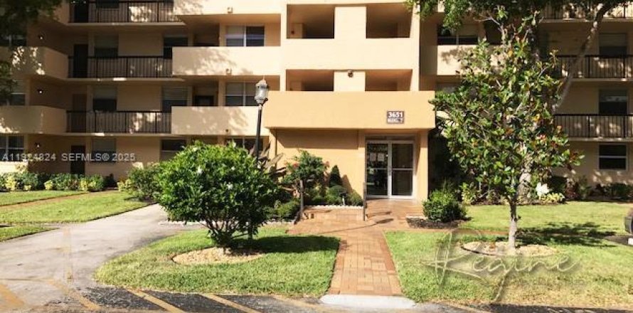 Condominio en Lauderhill, Florida, 3 dormitorios  № 1983076