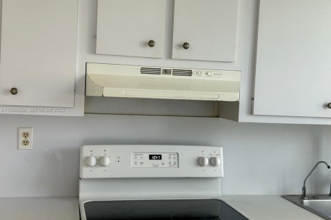 Condominio en venta en Lauderhill, Florida, 3 dormitorios, 137.77 m2 № 1983076 - foto 29