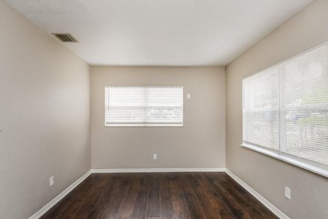 Casa en alquiler en Tampa, Florida, 4 dormitorios, 96.62 m2 № 1851190 - foto 4