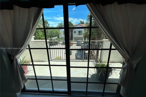 Townhouse in Dania Beach, Florida 3 bedrooms, 187.38 sq.m. № 1781445 - photo 17