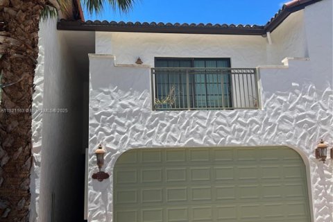 Townhouse in Dania Beach, Florida 3 bedrooms, 187.38 sq.m. № 1781445 - photo 1