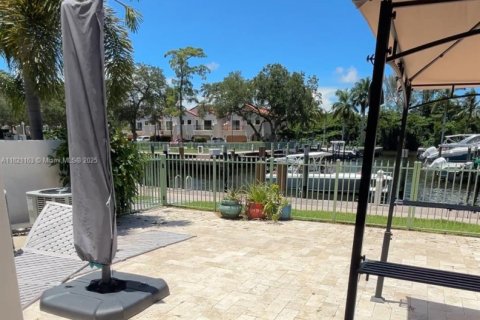 Townhouse in Dania Beach, Florida 3 bedrooms, 187.38 sq.m. № 1781445 - photo 3