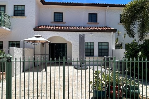 Townhouse in Dania Beach, Florida 3 bedrooms, 187.38 sq.m. № 1781445 - photo 2