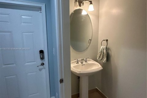 Townhouse in Dania Beach, Florida 3 bedrooms, 187.38 sq.m. № 1781445 - photo 5