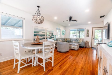 House in New Smyrna Beach, Florida 2 bedrooms, 87.89 sq.m. № 1866159 - photo 8