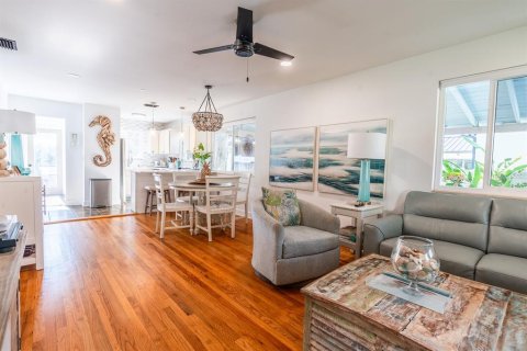 House in New Smyrna Beach, Florida 2 bedrooms, 87.89 sq.m. № 1866159 - photo 6