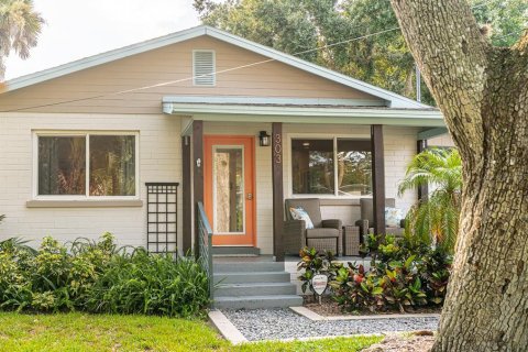 House in New Smyrna Beach, Florida 2 bedrooms, 87.89 sq.m. № 1866159 - photo 1