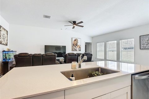 House in Haines City, Florida 4 bedrooms, 179.77 sq.m. № 2165924 - photo 6