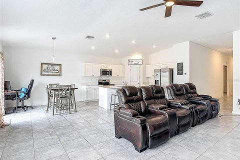 House in Haines City, Florida 4 bedrooms, 179.77 sq.m. № 2165924 - photo 14