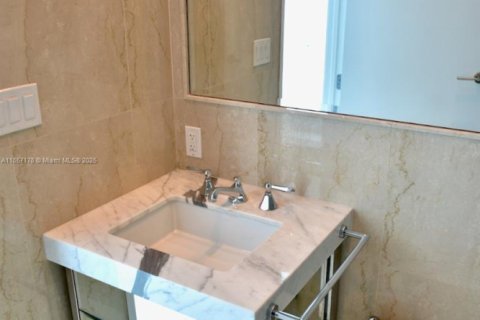 Condo in Sunny Isles Beach, Florida, 3 bedrooms  № 2013532 - photo 25