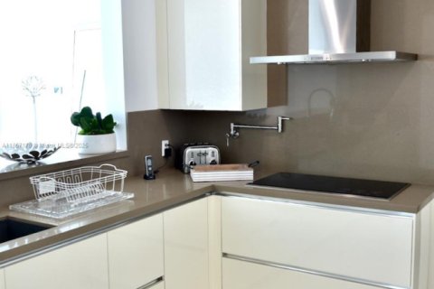 Condo in Sunny Isles Beach, Florida, 3 bedrooms  № 2013532 - photo 14