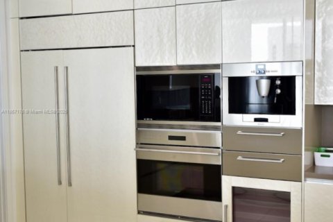 Condo in Sunny Isles Beach, Florida, 3 bedrooms  № 2013532 - photo 12