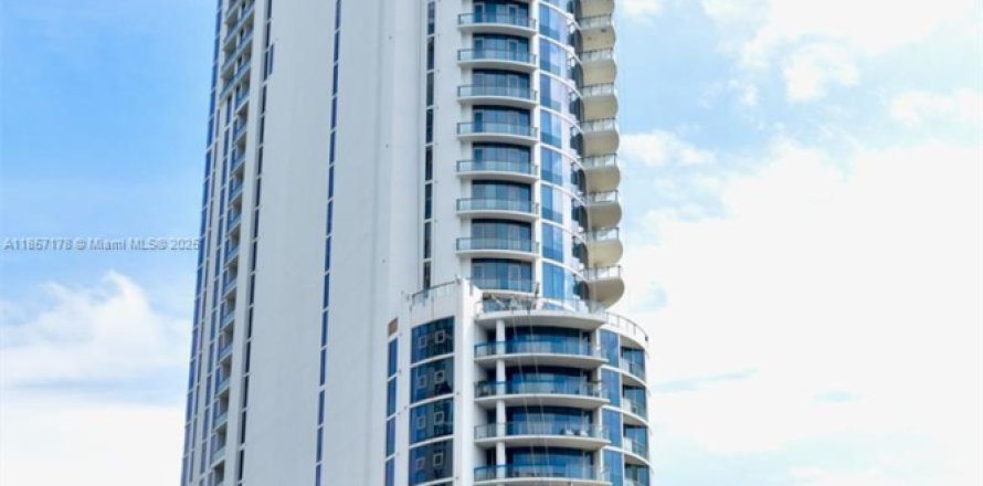 Condo in Sunny Isles Beach, Florida, 3 bedrooms  № 2013532