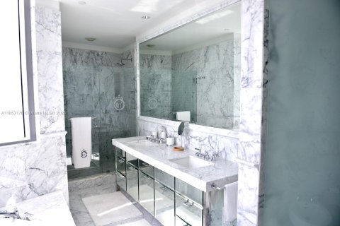 Condo in Sunny Isles Beach, Florida, 3 bedrooms  № 2013532 - photo 19