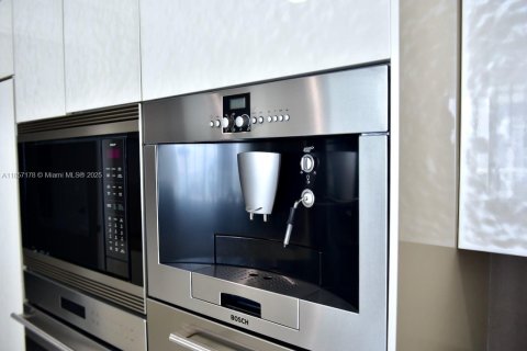 Condo in Sunny Isles Beach, Florida, 3 bedrooms  № 2013532 - photo 15