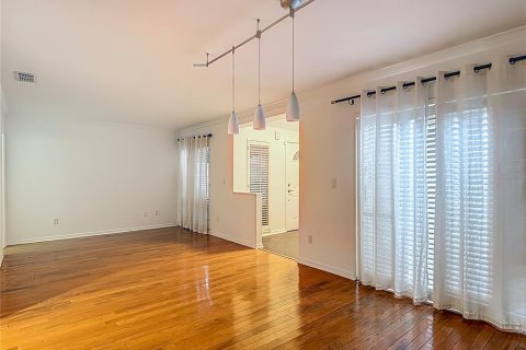 Adosado en venta en Tampa, Florida, 3 dormitorios, 167.13 m2 № 1835946 - foto 6