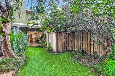 Adosado en venta en Tampa, Florida, 3 dormitorios, 167.13 m2 № 1835946 - foto 22