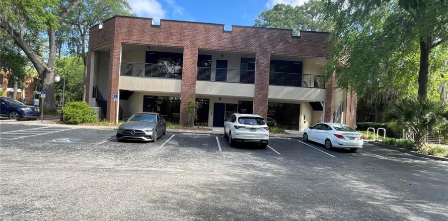 Commercial property in Gainesville, Florida 70.7 sq.m. № 1666287