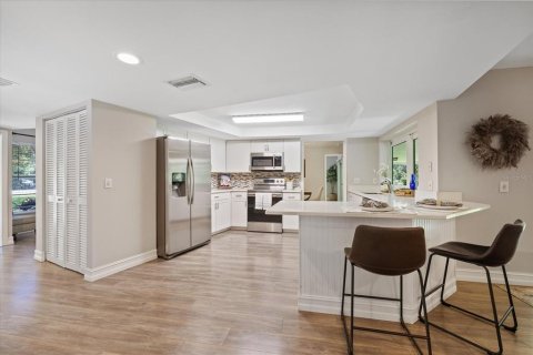 House in Tarpon Springs, Florida 4 bedrooms, 208.01 sq.m. № 2236159 - photo 18