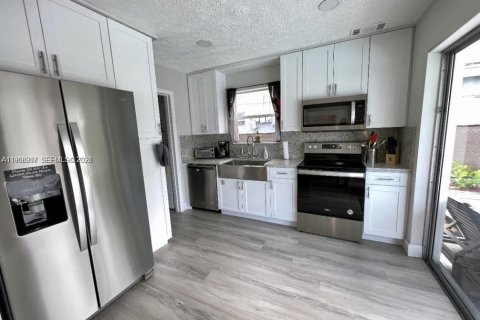 Casa en venta en Fort Lauderdale, Florida, 3 dormitorios, 112.88 m2 № 2031811 - foto 3