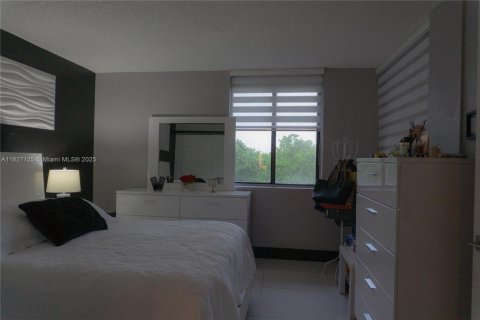 Copropriété à vendre à Miami, Floride: 2 chambres, 106.19 m2 № 1958581 - photo 9