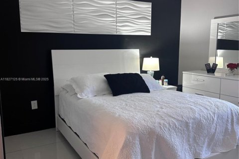 Copropriété à vendre à Miami, Floride: 2 chambres, 106.19 m2 № 1958581 - photo 1