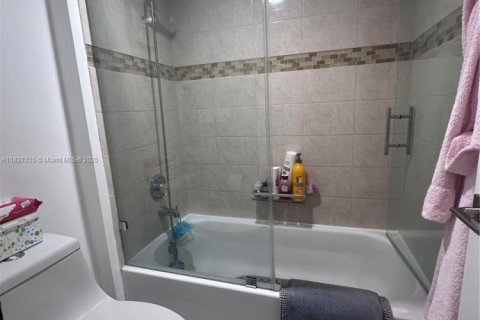 Copropriété à vendre à Miami, Floride: 2 chambres, 106.19 m2 № 1958581 - photo 11
