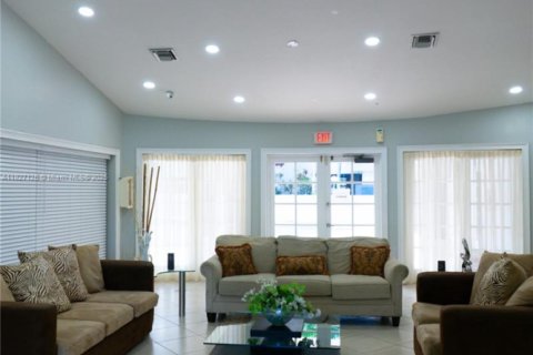 Copropriété à vendre à Miami, Floride: 2 chambres, 106.19 m2 № 1958581 - photo 15