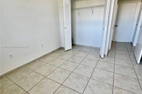 Copropriété à louer à Doral, Floride: 2 chambres, 84.54 m2 № 1963555 - photo 12
