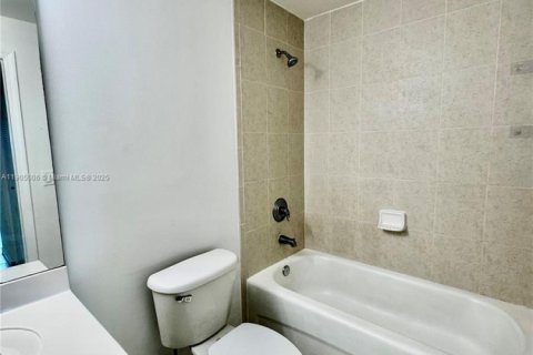 Copropriété à louer à Doral, Floride: 2 chambres, 84.54 m2 № 1963555 - photo 9