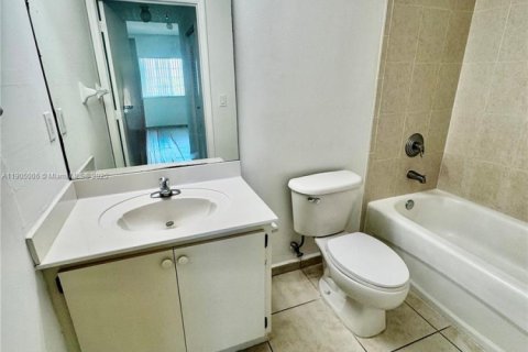 Copropriété à louer à Doral, Floride: 2 chambres, 84.54 m2 № 1963555 - photo 8