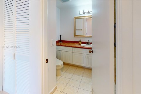 Condominio en venta en Hallandale Beach, Florida, 2 dormitorios, 118.91 m2 № 2035394 - foto 18