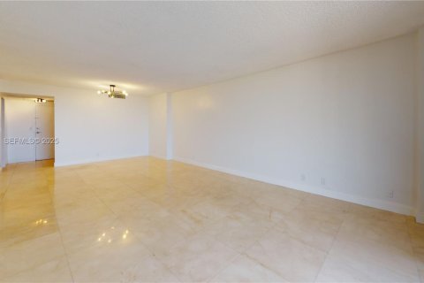Condominio en venta en Hallandale Beach, Florida, 2 dormitorios, 118.91 m2 № 2035394 - foto 24