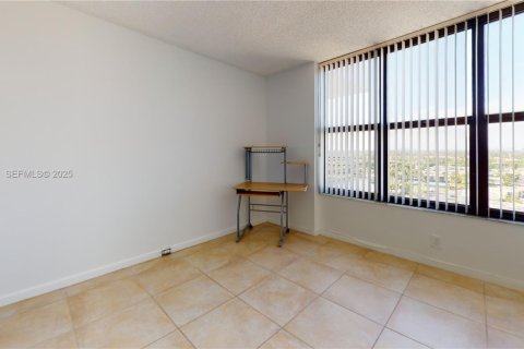Condominio en venta en Hallandale Beach, Florida, 2 dormitorios, 118.91 m2 № 2035394 - foto 27