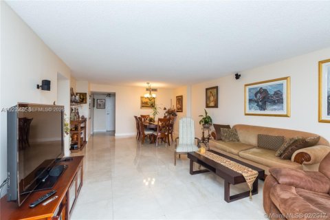 Condominio en venta en Hallandale Beach, Florida, 2 dormitorios, 118.91 m2 № 2035394 - foto 5