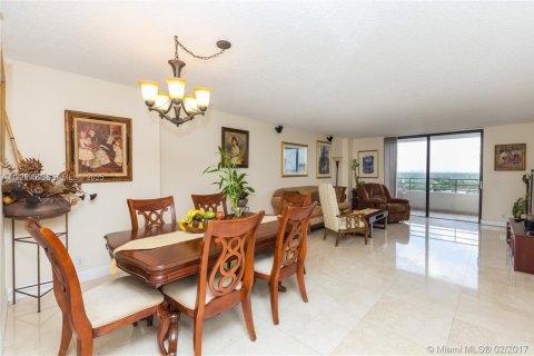 Condominio en venta en Hallandale Beach, Florida, 2 dormitorios, 118.91 m2 № 2035394 - foto 4