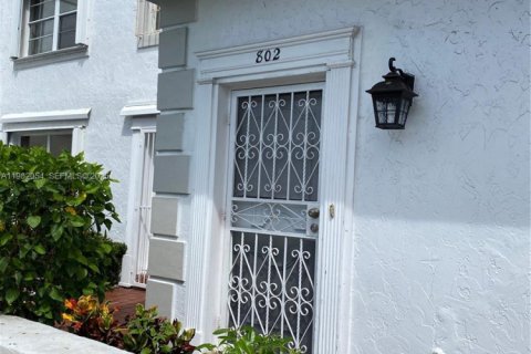 Townhouse in Hallandale Beach, Florida 2 bedrooms, 167.04 sq.m. № 2043198