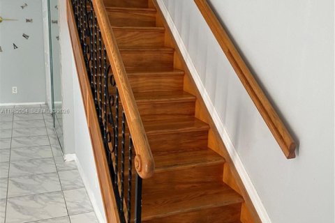 Townhouse in Hallandale Beach, Florida 2 bedrooms, 167.04 sq.m. № 2043198 - photo 10