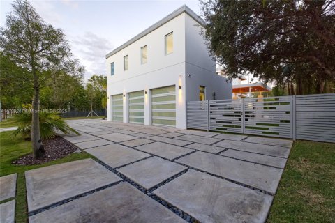 House in Pinecrest, Florida 6 bedrooms № 1712851 - photo 3