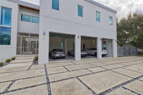 House in Pinecrest, Florida 6 bedrooms № 1712851 - photo 11