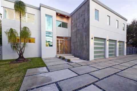 House in Pinecrest, Florida 6 bedrooms № 1712851 - photo 1