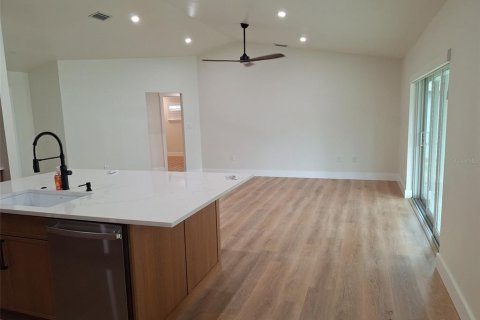 Casa en alquiler en Punta Gorda, Florida, 3 dormitorios, 130.25 m2 № 1822273 - foto 6