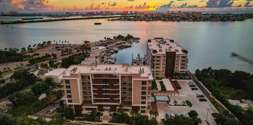 Condo in Clearwater, Florida, 2 bedrooms № 2358280