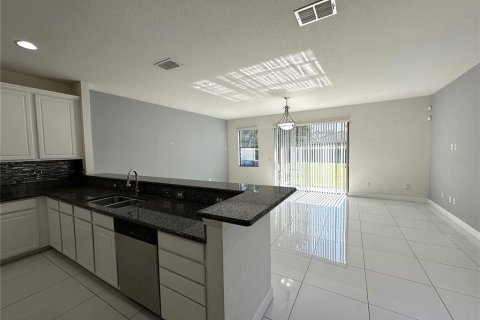 Touwnhouse à vendre à Orlando, Floride: 3 chambres, 165.27 m2 № 2398845 - photo 8