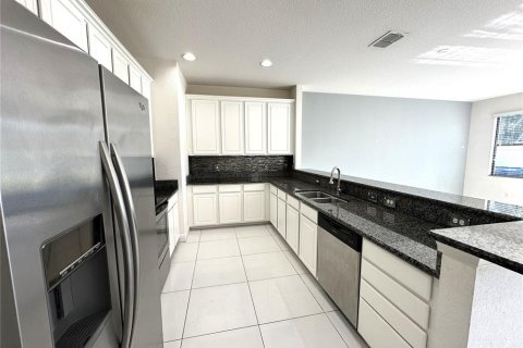 Touwnhouse à vendre à Orlando, Floride: 3 chambres, 165.27 m2 № 2398845 - photo 15